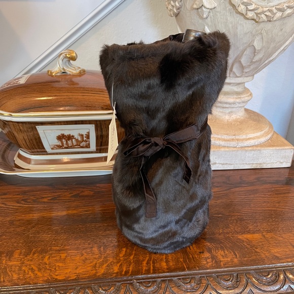 Pottery Barn Espresso Dark Brown Faux Fur Wine Bag with Tie. NWT - Picture 4 of 7